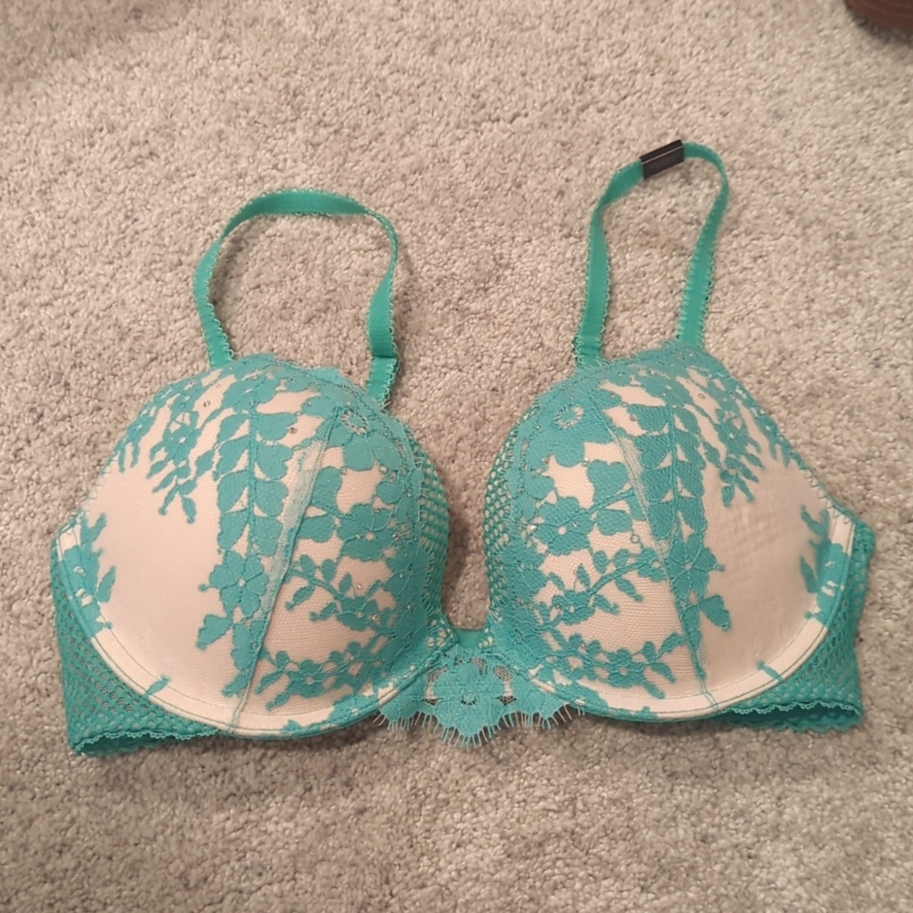 Victoria's secret push up bra 34C